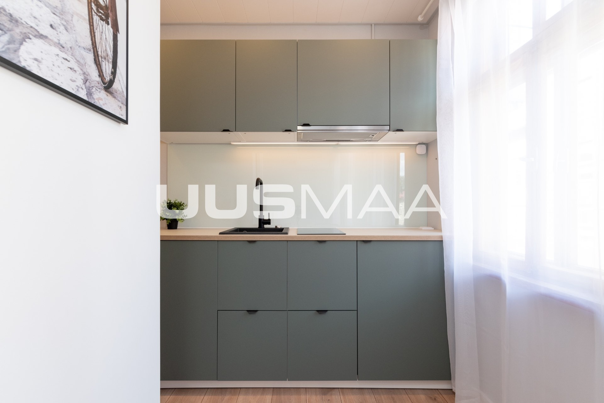 Uus Maa Pluss
