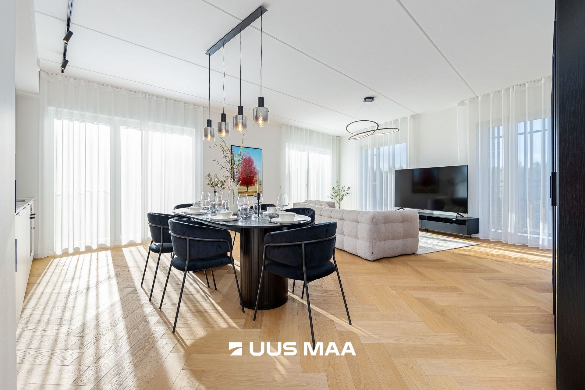 Uus Maa Pluss