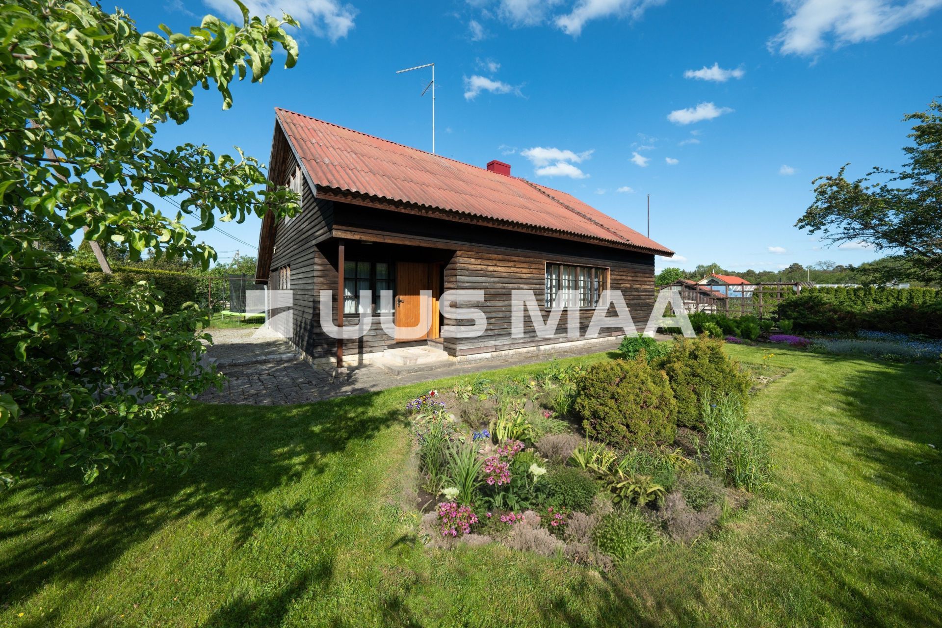 Uus Maa Pluss